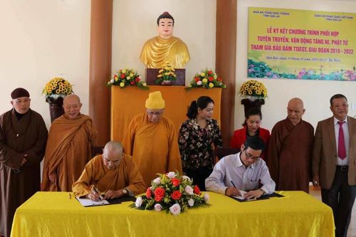 Gia Lai : BTS Phật giáo tỉnh ký kết về an toàn giao thông