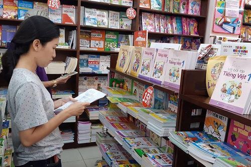 Băn khoăn chọn sách giáo khoa lớp 1