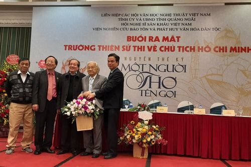 Nhà thơ U90 ra mắt trường ca lục bát về Chủ tịch Hồ Chí Minh