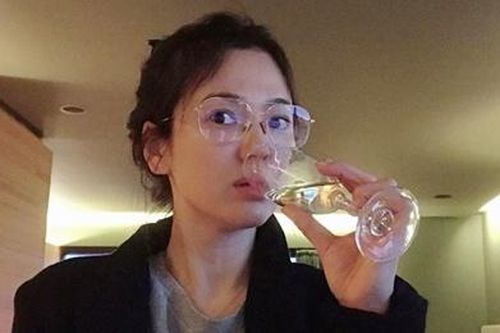 Song Hye Kyo mặt mộc trẻ trung ở tuổi U40