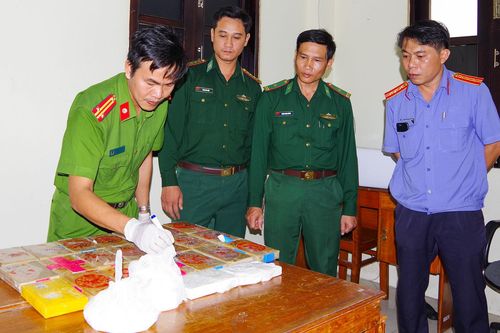 Khởi tố vụ án 26 bánh heroin dạt vào bờ biển