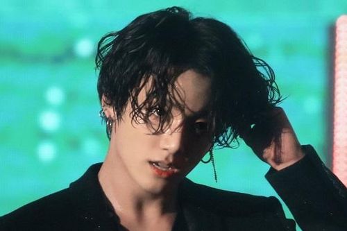 Jungkook BTS 'ngầu khét lẹt' trong lần xuất hiện mới đây, ARMY đua nhau 'Truyền thái y'