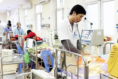 Nghệ An - Trời rét, trẻ 'ùn ùn' nhập viện