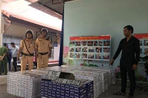 Phát hiện 16.000 gói thuốc, nhiều biển số giả trong xe tông dải phân cách hầm Thủ Thiêm