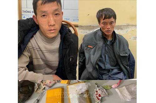 Bắt quả tang hai đối tượng vận chuyển trái phép 2 bánh heroin