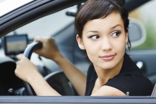 Cách lên xe và xuống xe ô tô an toàn không đơn giản như thường nghĩ