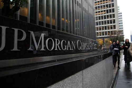 JPMorgan Chase khuyên bán vàng, mua chứng khoán trong 2020