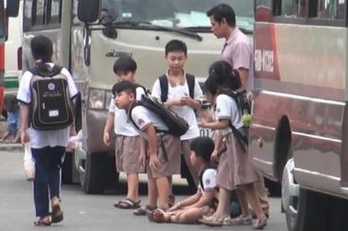 Nguy hiểm rình rập từ xe ôtô đưa đón học sinh ở Đồng Nai