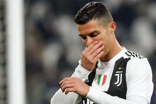 Trượt 'bóng vàng', Ronaldo lại nhận thêm tin dữ