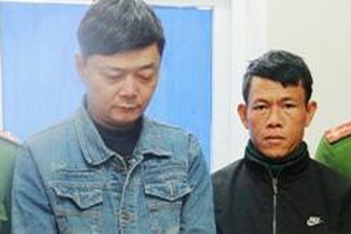 Dùng xà beng phá cửa trộm hàng trăm triệu