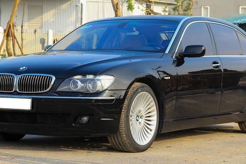 Xe sang BMW 750 Li 14 năm tuổi có giá hơn 400 triệu đồng