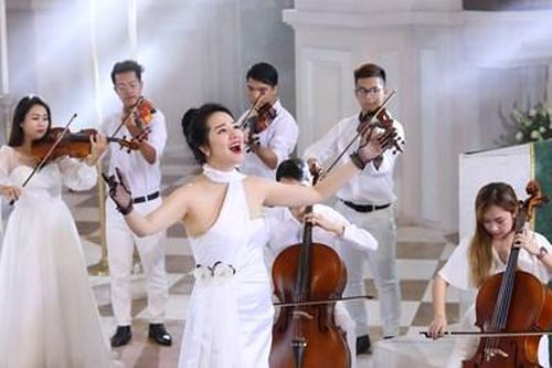 Phạm Thùy Dung- một 'vầng trăng' hát
