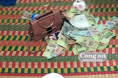 Bắt quả tang nhóm xóc đĩa