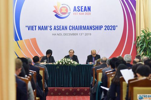 Thứ trưởng Nguyễn Quốc Dũng thông tin về năm Chủ tịch ASEAN 2020 cho Đoàn ngoại giao