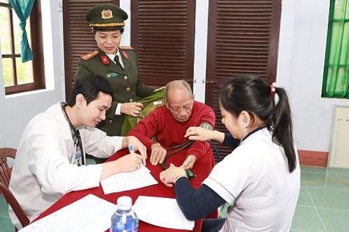 TT-Huế: Thăm khám và tặng quà cho 200 thương, bệnh binh