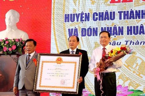 Hậu Giang: Huyện Châu Thành A đạt chuẩn Nông thôn mới và đón nhận Huân chương lao động Hạng Ba