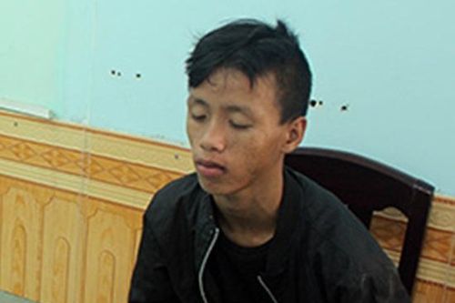 Thiếu tiền chơi game, mang 2 con dao đi trộm xe máy