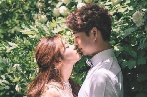 Cô gái 17 tuổi qua đời vì virus lạ, lây nhiễm khi hôn nhau