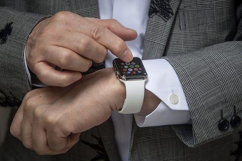 Cách sử dụng tính năng phóng to nội dung trên Apple Watch