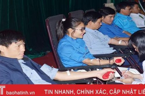 Cán bộ, công chức, ĐVTN thị xã Kỳ Anh hiến 210 đơn vị máu