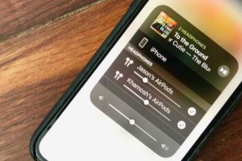 Cách chia sẻ nhạc giữa các thiết bị mà không cần kết nối hai bộ AirPods vào iPhone hoặc iPad