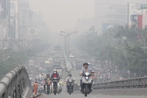 Bộ Y tế khuyến cáo người dân bảo vệ sức khỏe trước tình trạng ô nhiễm không khí ở mức nguy hại
