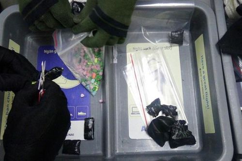 Bắt 1 hành khách nước ngoài nghi giấu ma túy trong cạp quần chuẩn bị lên máy bay đi Hàn Quốc
