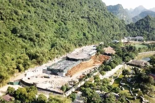 Cận cảnh công trình 'khủng' vượt phép xâm hại di sản Tràng An