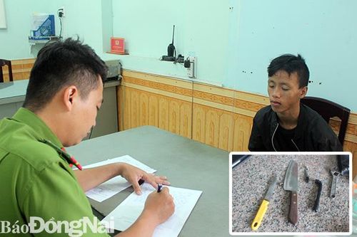Bắt giữ đối tượng mang 2 con dao đi trộm xe máy