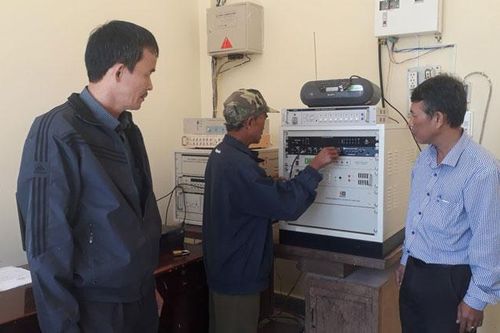 Bàn giao hệ thống truyền thanh cơ sở cho 6 xã
