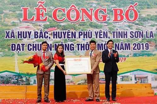 Huyện Phù Yên: Lễ công bố xã Huy Bắc đạt chuẩn nông thôn mới