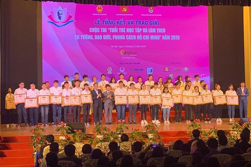 Trao giải Cuộc thi 'Tuổi trẻ học tập và làm theo tư tưởng, đạo đức, phong cách Hồ Chí Minh'