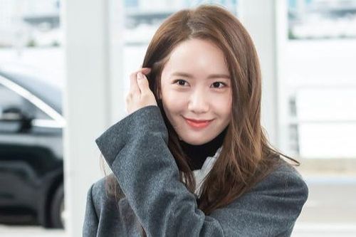 Yoona ăn mặc đơn giản vẫn thu hút ống kính