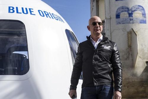 Jeff Bezos phóng tên lửa gửi nghìn lá thư lên vũ trụ
