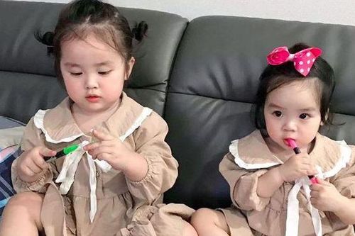 Vẻ đáng yêu của hai con gái Hoài Lâm