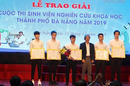Phương tiện thủy bộ thu gom rác giành giải Nhất Cuộc thi sinh viên nghiên cứu khoa học