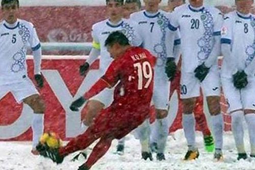 AFC vinh danh Quang Hải với siêu phẩm 'cầu vồng tuyết'
