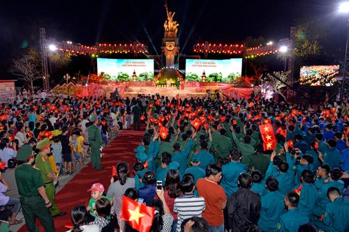 Giao lưu nghệ thuật 'Tàu Ô, Xóm Ruộng - Một thời Máu và Hoa'