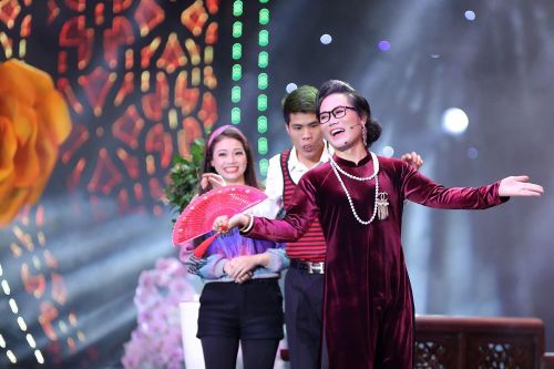 Ca sĩ Hồng Nhung bất ngờ từ hải ngoại về hát Tết Vạn lộc