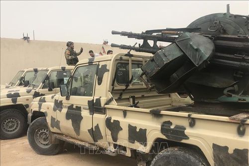 Quân đội miền Đông Libya tấn công căn cứ không quân Misurata