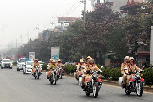 Ra quân thực hiện Kế hoạch cao điểm bảo đảm trật tự, an toàn giao thông