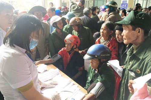 Khám sàng lọc bệnh tim mạch, tăng huyết áp tại huyện Kông Chro