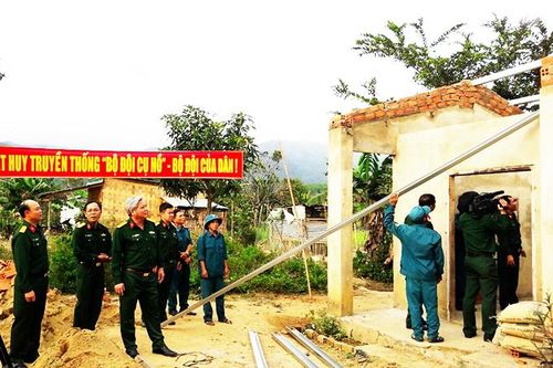 Thăm, tặng quà cho 180 hộ nghèo, gia đình chính sách