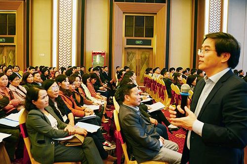 Tập huấn thực hiện chương trình giáo dục phổ thông mới
