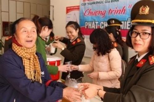 Câu lạc bộ 'Hạnh phúc gia đình' với hoạt động chia sẻ yêu thương