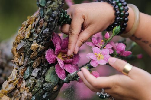 Cây đào làm bằng đá quý, rao giá 600 triệu