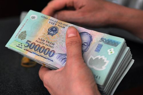 Bộ trưởng chia sẻ việc 'lương của chồng chuyển vào tài khoản vợ'