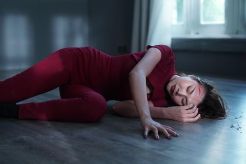 'Chị chị em em' - Thanh Hằng gây tiếc nuối trong phim giật gân gợi cảm