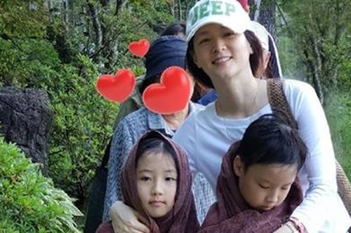 Con gái 'Quốc bảo nhan sắc Hàn Quốc' kế thừa nét đẹp của mẹ