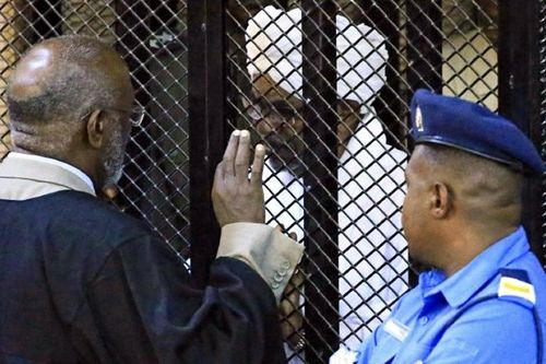 Sudan: Cựu Tổng thống Omar al-Bashir bị kết án 2 năm tù vì tham nhũng